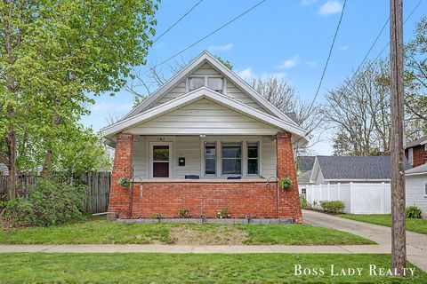 Photo of 1365 Penn Avenue NE, Grand Rapids, MI 49505 (MLS # 26019120)