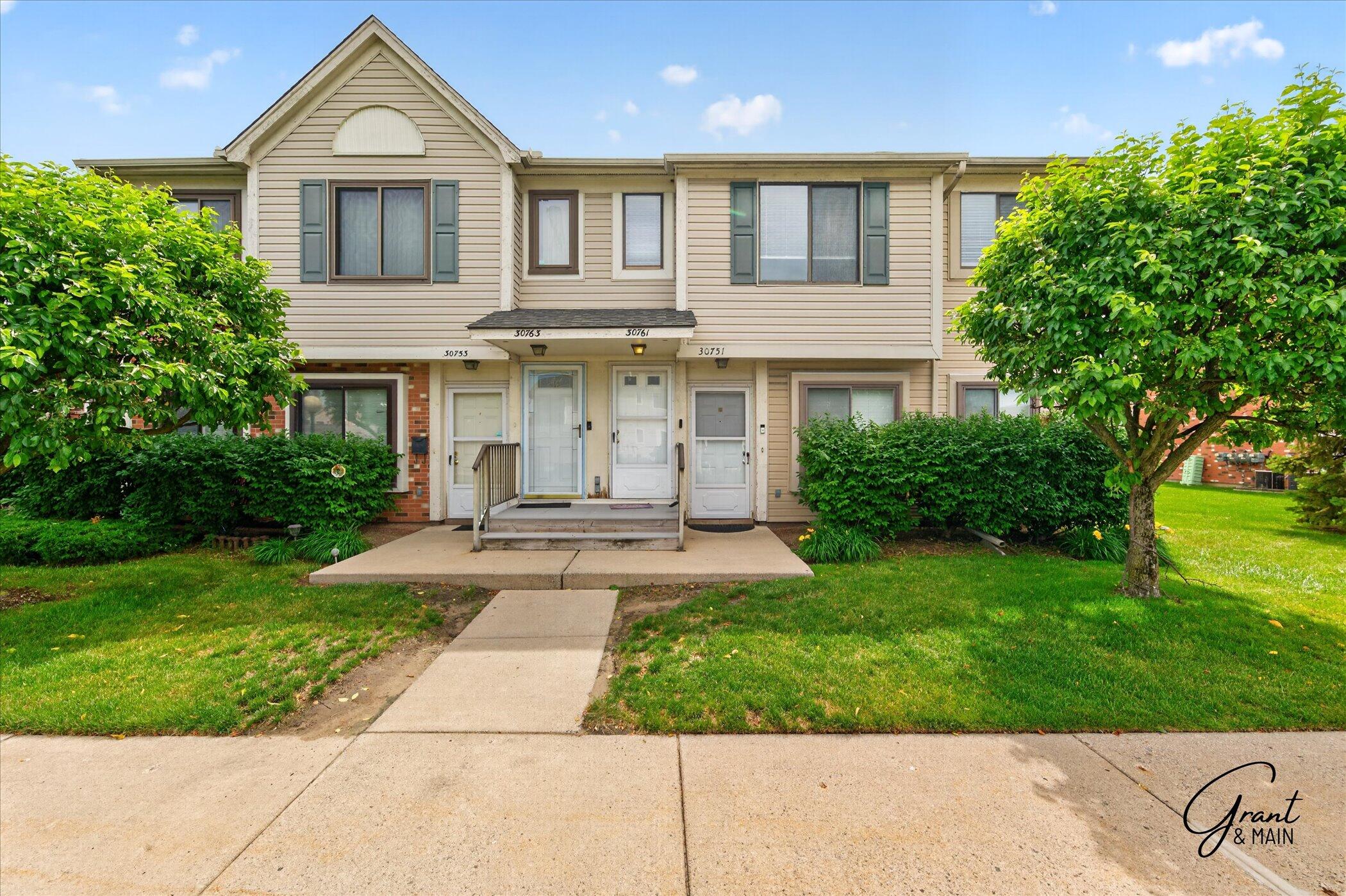 Photo 1 of 15 — 30761 Hidden Pines Lane, Roseville, MI 48066