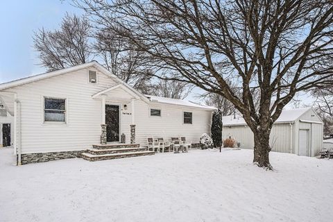 Photo of 884 Wells Street, South Haven, MI 49090 (MLS # 26002314)