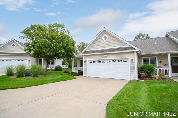 11409 N LAKE DR, HOLLAND, MI 49424 - Image c873e24828c6b4887eae3bdf4e400828/1972250628