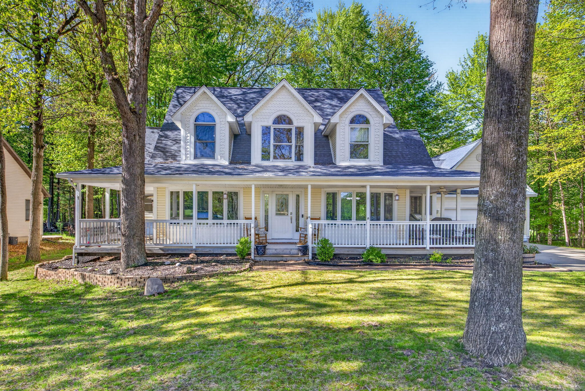6908 Club House Drive E