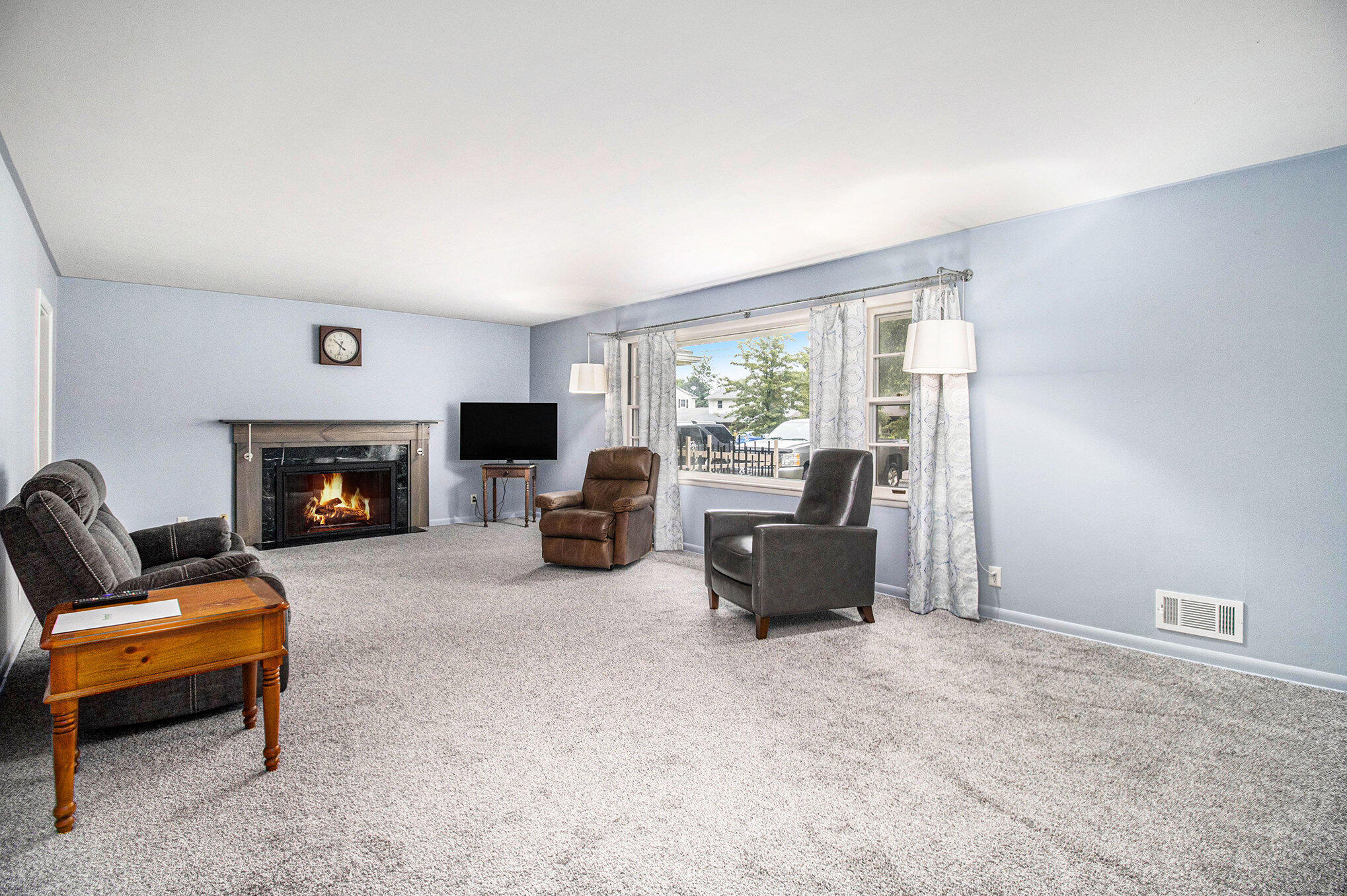 2528 Broadway Avenue