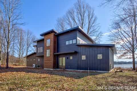 Single Family Residence in Saugatuck MI 1165 Bridge Street.jpg