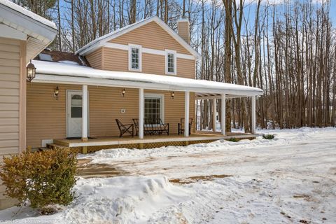 Photo of 6811 116th Avenue, Fennville, MI 49408 (MLS # 26005646)