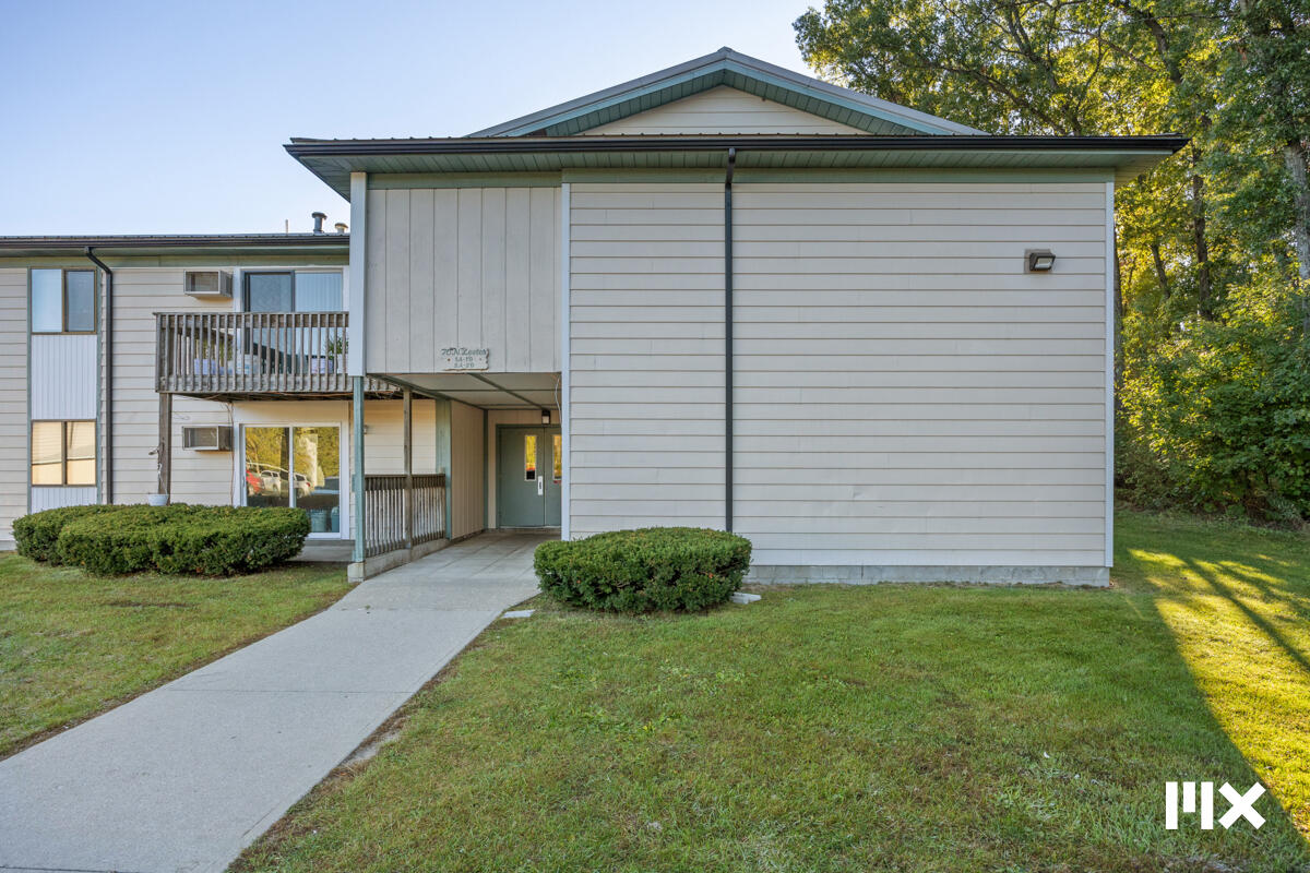 70 N Lester Avenue