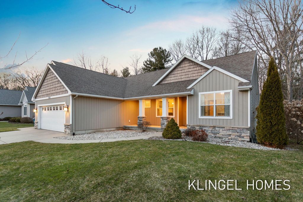 Photo of 16831 Watersedge Drive, Grand Haven, MI 49417 (MLS # 26010934)