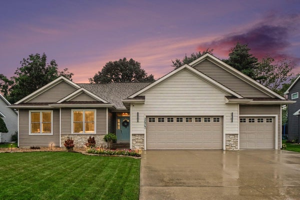 2674 AVALON WOODS DR, PORTAGE, MI 49024 - Image c97aaac6f6a2121eccff486a49860c21/4118216320
