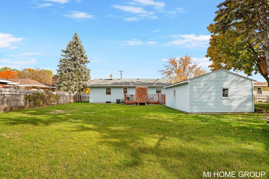 Photo of 3801 SW Taft Avenue SW, Wyoming, MI 49519 (MLS # 25056441)