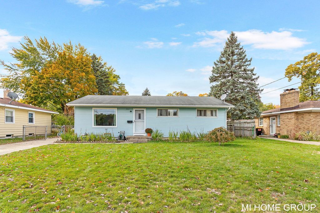 Photo of 3801 SW Taft Avenue SW, Wyoming, MI 49519 (MLS # 25056441)