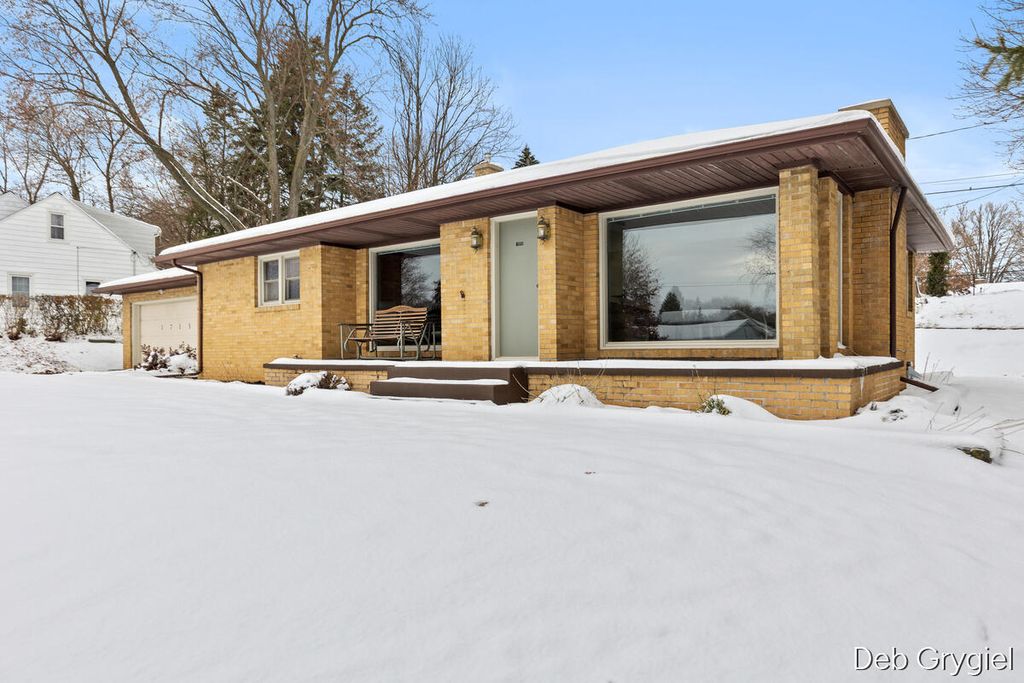 Photo of 1715 Oswego Street NW, Grand Rapids, MI 49504 (MLS # 25061610)