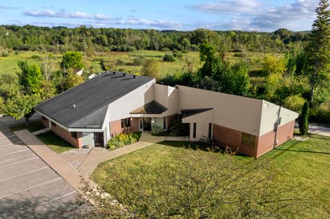 Photo of 425 N Michigan Avenue, Beulah, MI 49617 (MLS # 25045014)