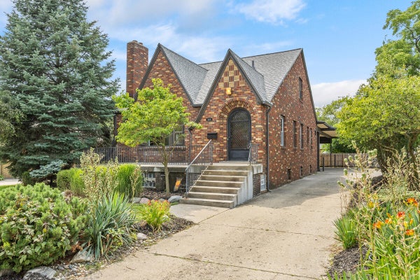 349 BAYNTON AVE NE, GRAND RAPIDS, MI 49503 - Image ca3fa2a112ed292705c02c212efea64d/601094113