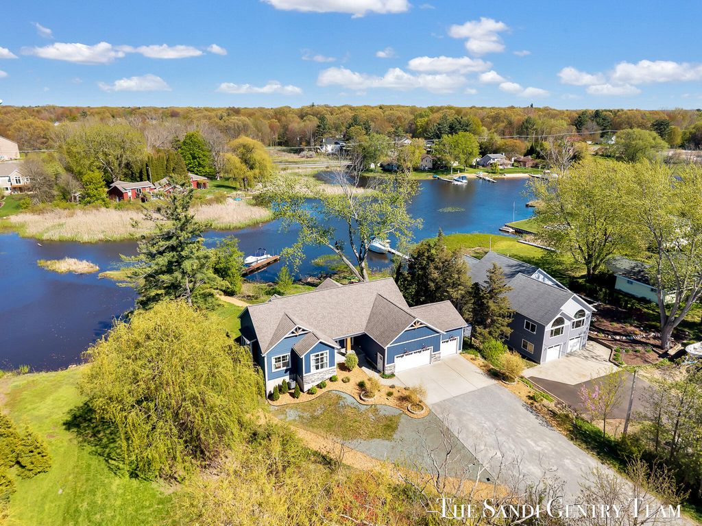 Photo of 17940 Cove Street, Spring Lake, MI 49456 (MLS # 26021723)