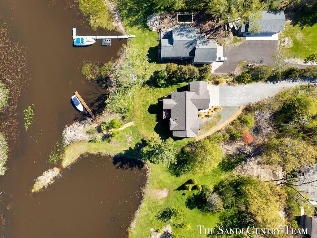 Photo of 17940 Cove Street, Spring Lake, MI 49456 (MLS # 26021723)