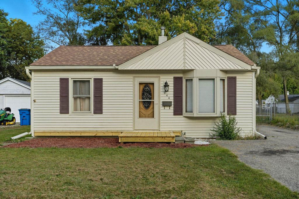 Photo of 244 N Woodlawn Avenue N, Battle Creek, MI 49037 (MLS # 25051322)