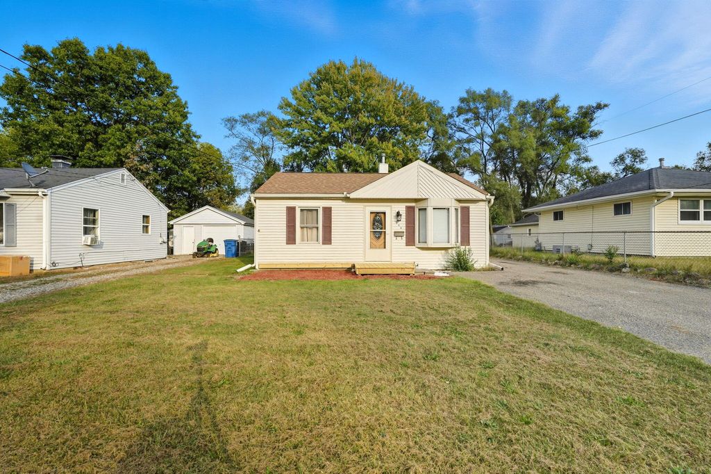 Photo of 244 N Woodlawn Avenue N, Battle Creek, MI 49037 (MLS # 25051322)