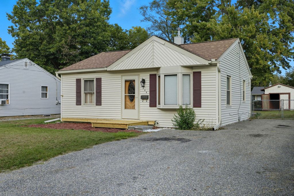 Photo of 244 N Woodlawn Avenue N, Battle Creek, MI 49037 (MLS # 25051322)