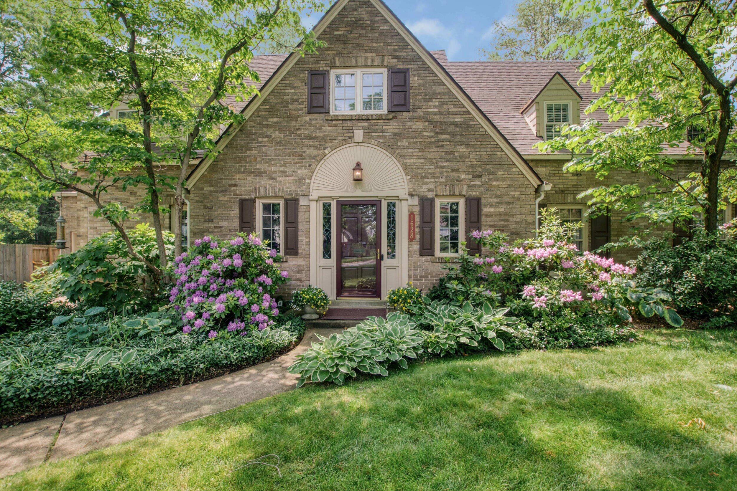 1628 Pontiac Road SE