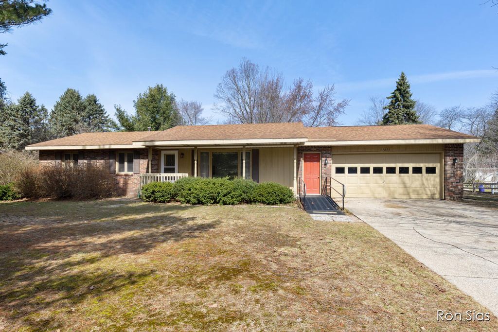 Photo of 17075 Lakeview Road, Holland, MI 49424 (MLS # 26011320)