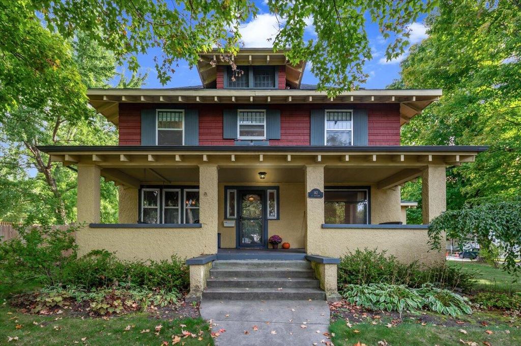 Photo of 142 E Division Street NE, Rockford, MI 49341 (MLS # 25050639)