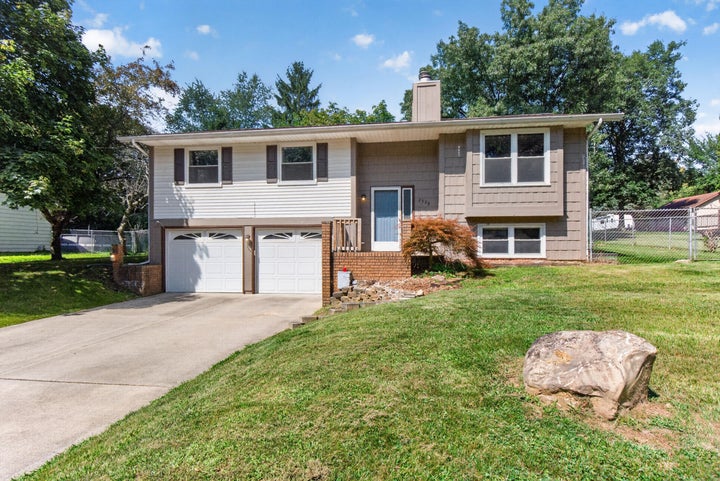 Photo 1 of 47 — 2528 Tricia Drive, Jackson, MI 49201