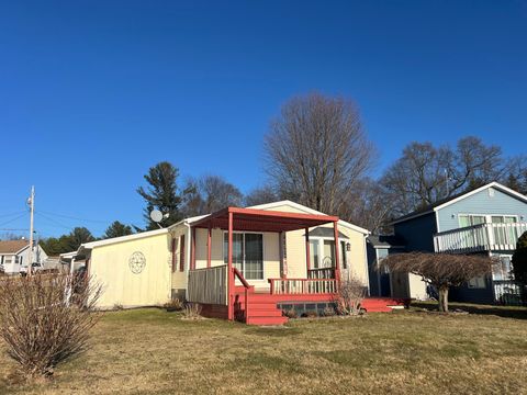 Photo of 12515 S Rosemary Avenue, Grant, MI 49327 (MLS # 26008849)