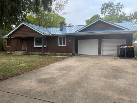 Photo of 15549 Pine Street, Grand Haven, MI 49417 (MLS # 25052537)