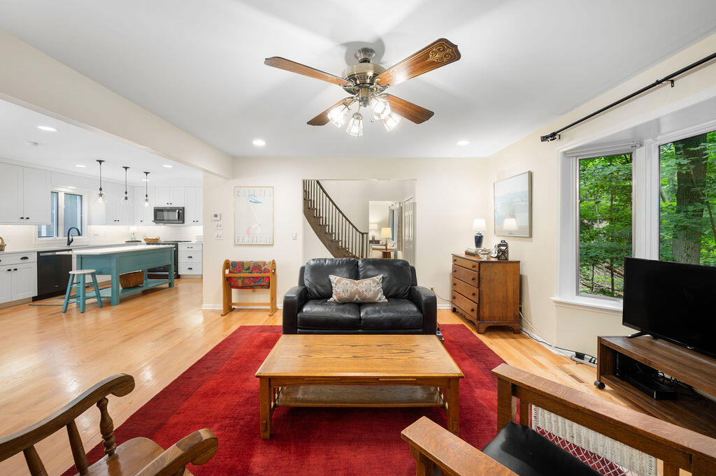 9576 Hillside Drive