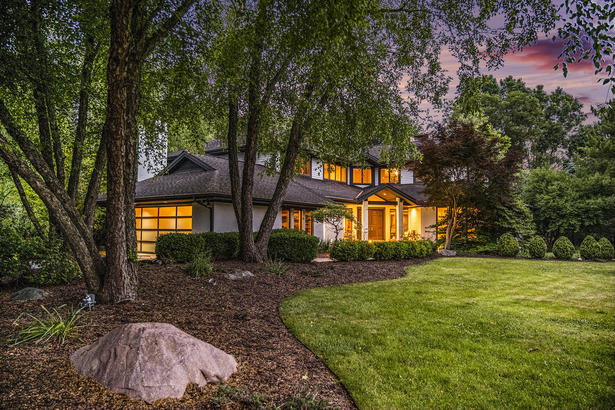 2002 Valleyview Drive