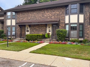 25073 Oakbrooke Drive Southfield MI 48033