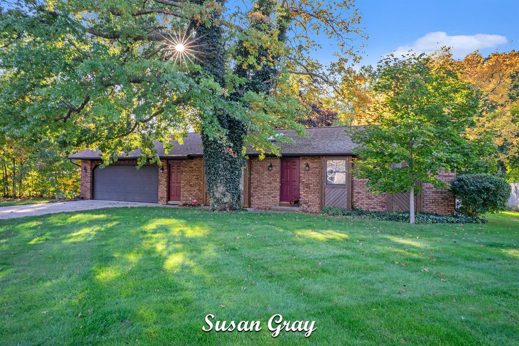 Photo of 450 N Division Avenue, Holland, MI 49424 (MLS # 25052495)