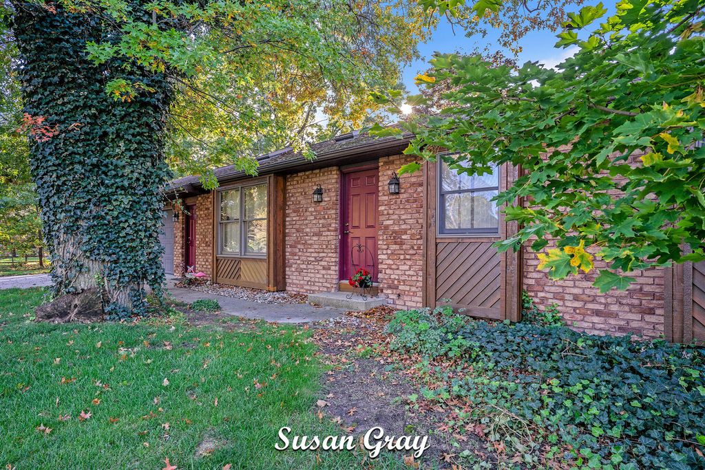 Photo of 450 N Division Avenue, Holland, MI 49424 (MLS # 25052495)