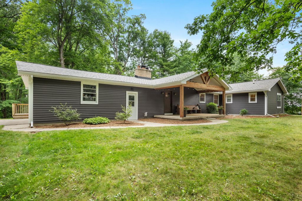 Photo of 1059 Cumberland Avenue SE, Lowell, MI 49331 (MLS # 26014735)