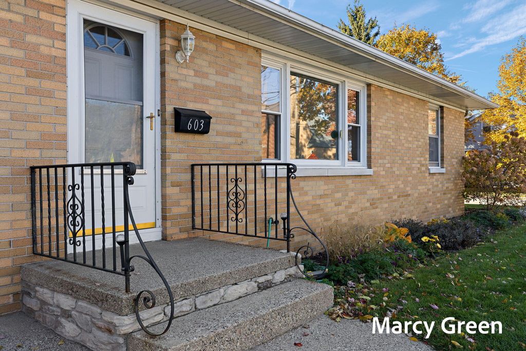 Photo of 603 S Ferry Street, Grand Haven, MI 49417 (MLS # 25056611)