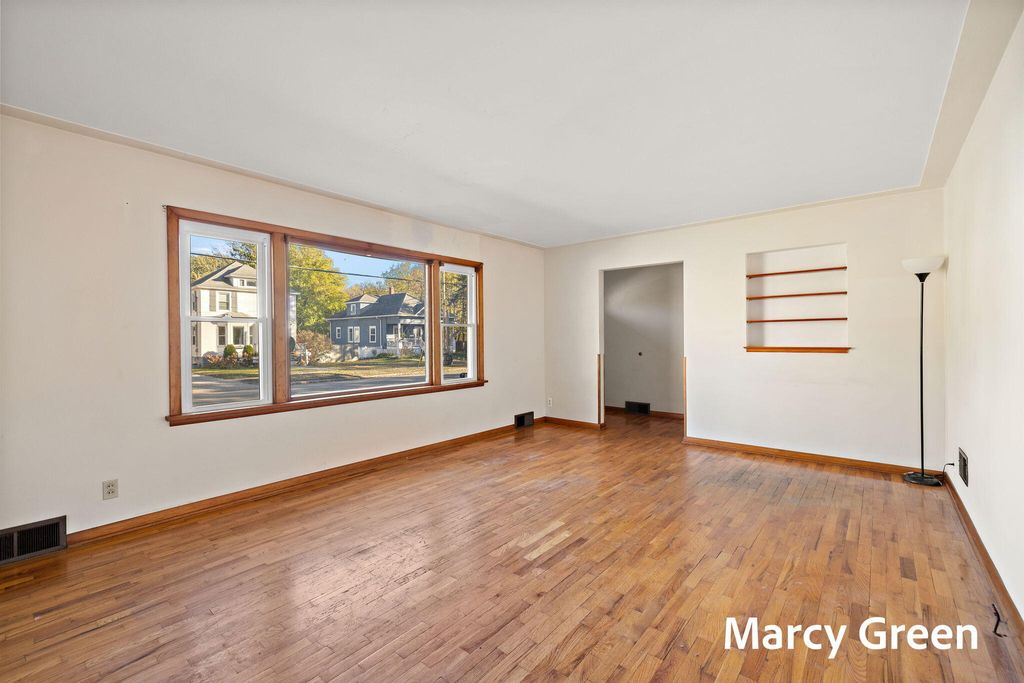 Photo of 603 S Ferry Street, Grand Haven, MI 49417 (MLS # 25056611)