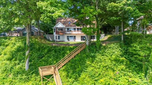 9895 LAKEVIEW DR, BERRIEN SPRINGS, MI 49103 - Image ccafa3af6dbf596c8945b3278f746fef/455200760