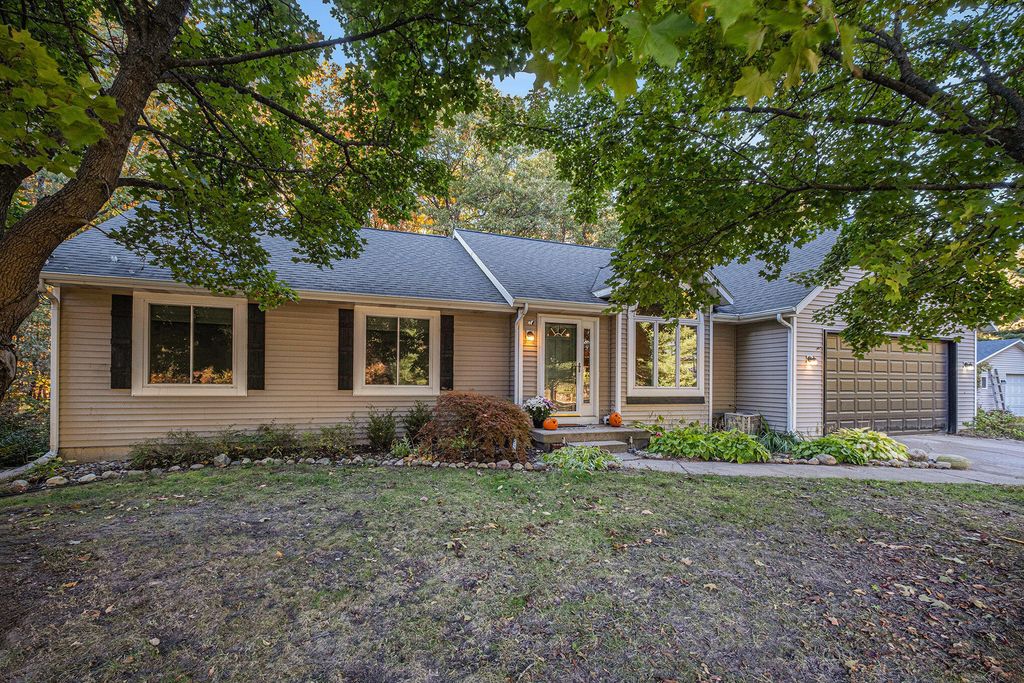 Photo of 8111 Tanager Lane NE, Rockford, MI 49341 (MLS # 25057552)