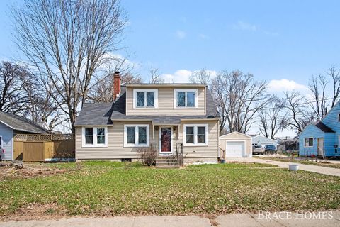 Photo of 3618 Horton Avenue SE, Grand Rapids, MI 49548 (MLS # 26012741)