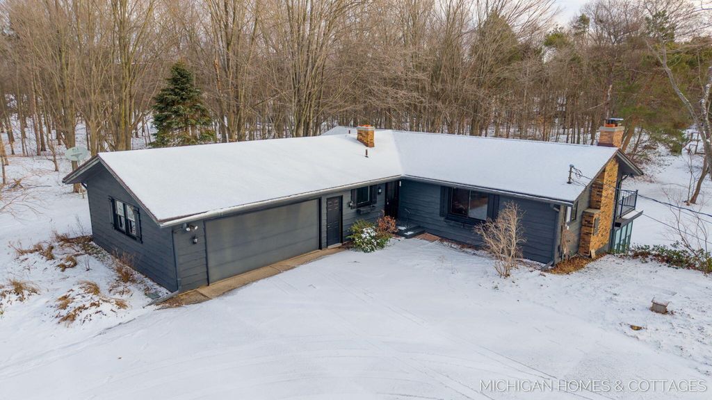 Photo of 3887 65th Street, Holland, MI 49423 (MLS # 26003398)
