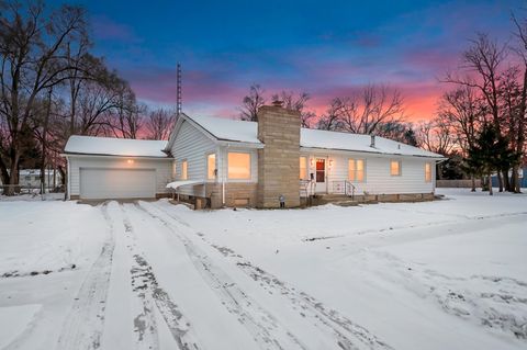 412 6th Avenue Three Rivers MI 49093