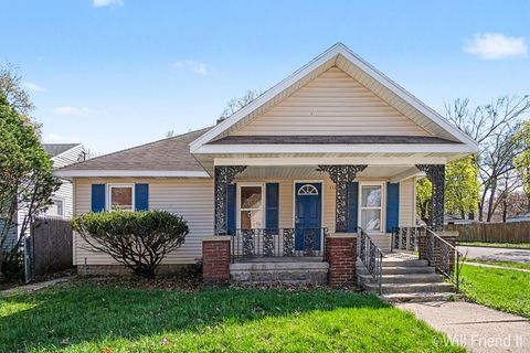 Photo of 1102 Merrifield Street SE, Grand Rapids, MI 49507 (MLS # 26016878)