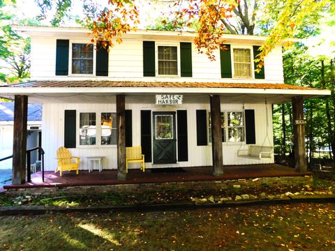 Photo of 3498 Balsam Road, Manistee, MI 49660 (MLS # 25053451) Photo of 3498 Balsam Road, Manistee, MI 49660 (MLS # 25053451)