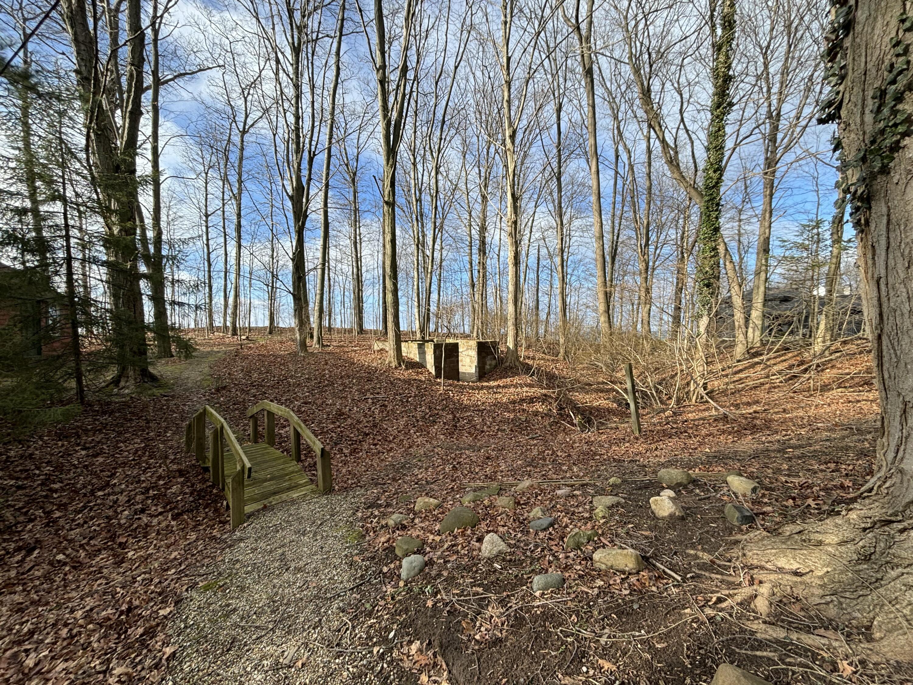 2560 Lakeshore Drive