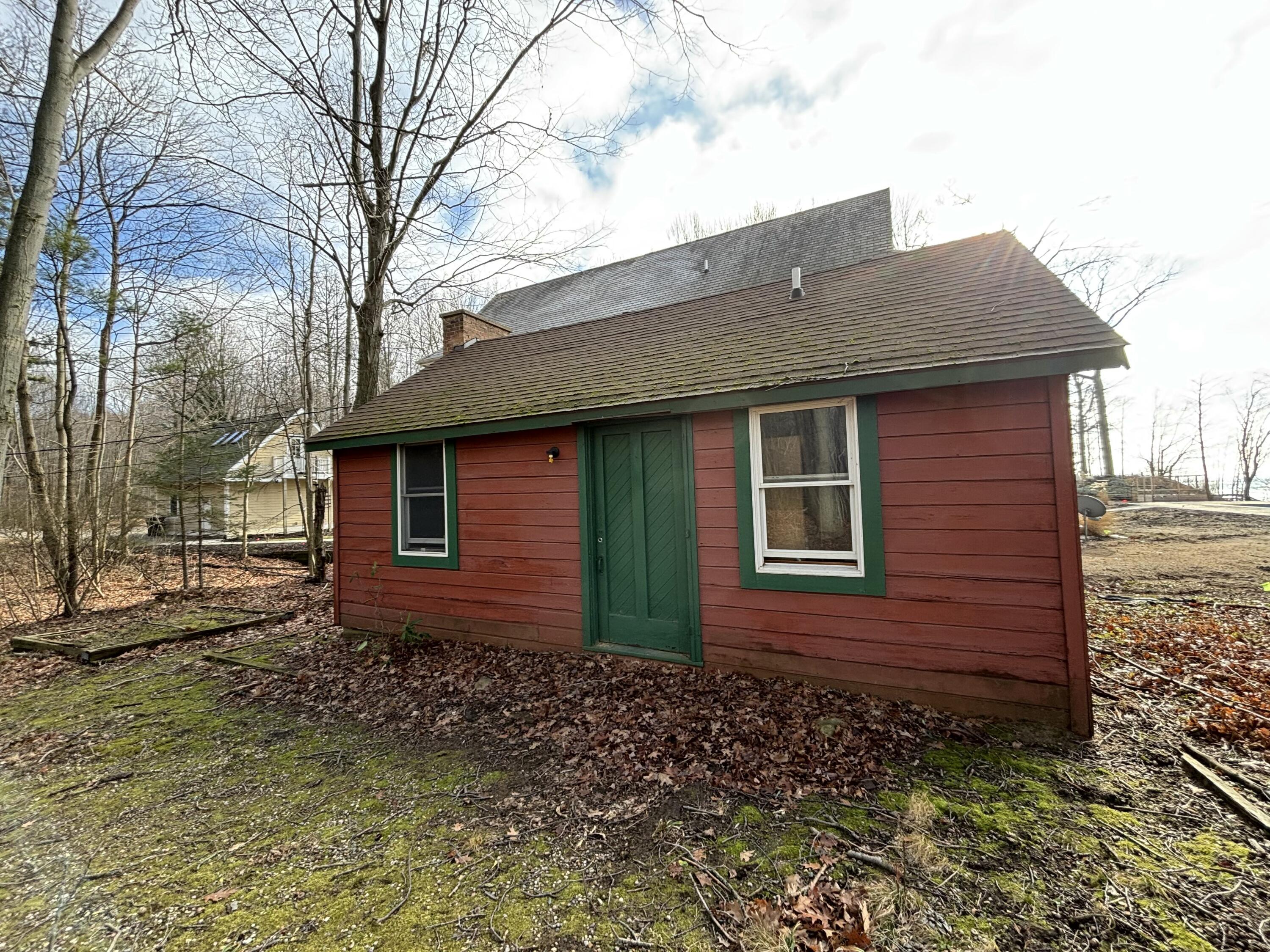 2560 Lakeshore Drive