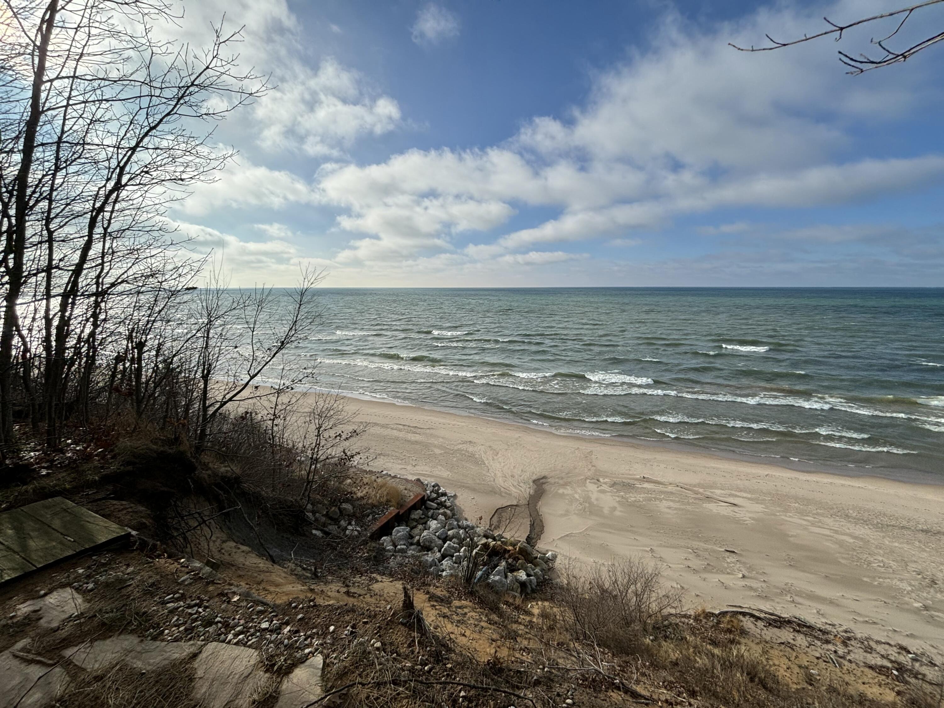 2560 Lakeshore Drive
