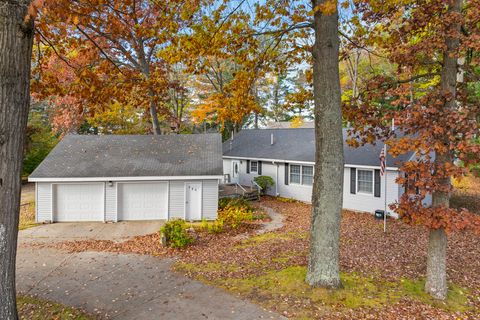 Photo of 396 Davenport Lane, Cadillac, MI 49601 (MLS # 25056439)