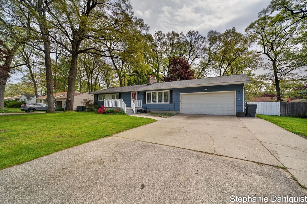 Photo of 1490 Sunview Street, Muskegon, MI 49445 (MLS # 26023315)