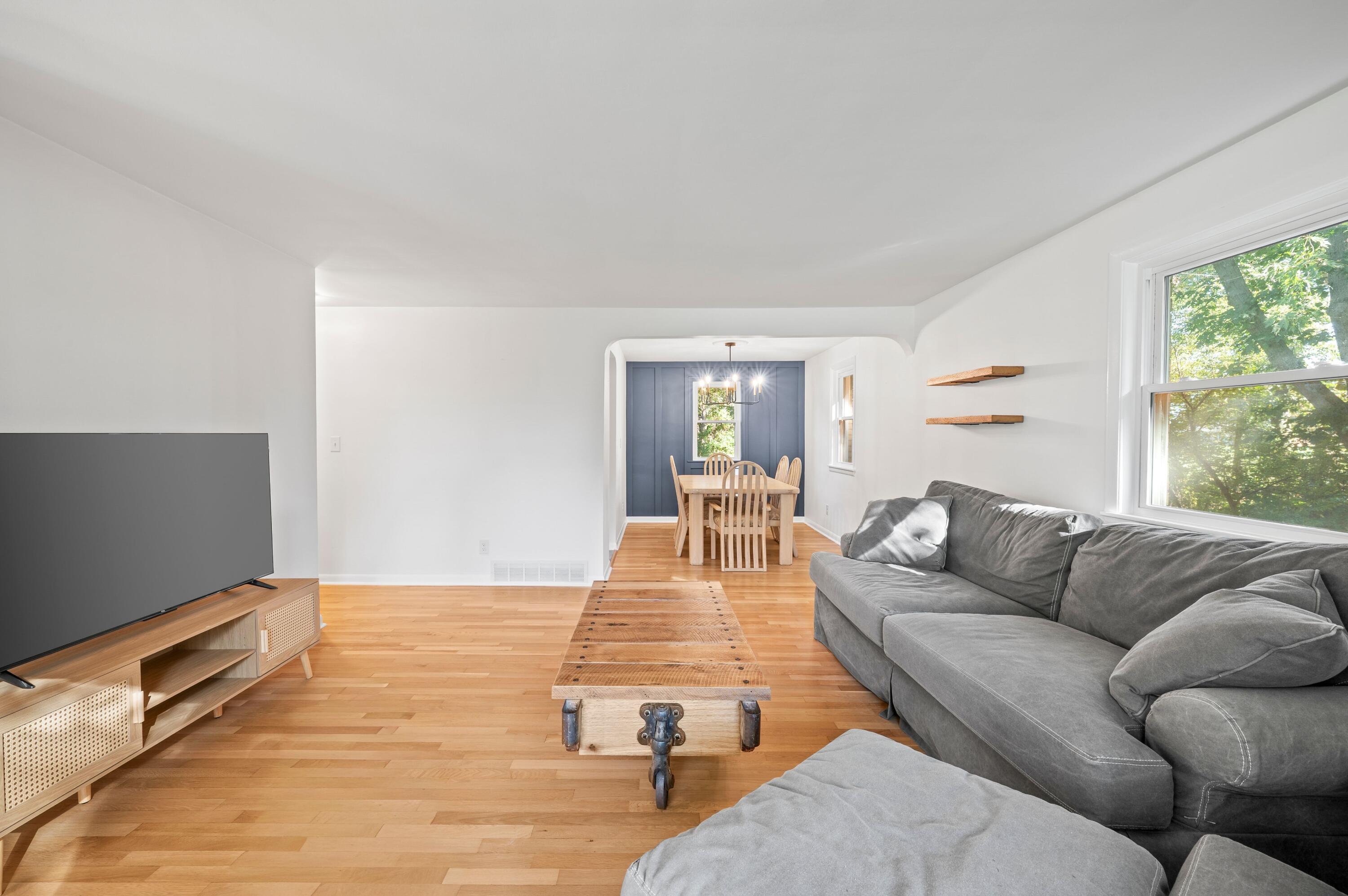 4031 Royal Curve