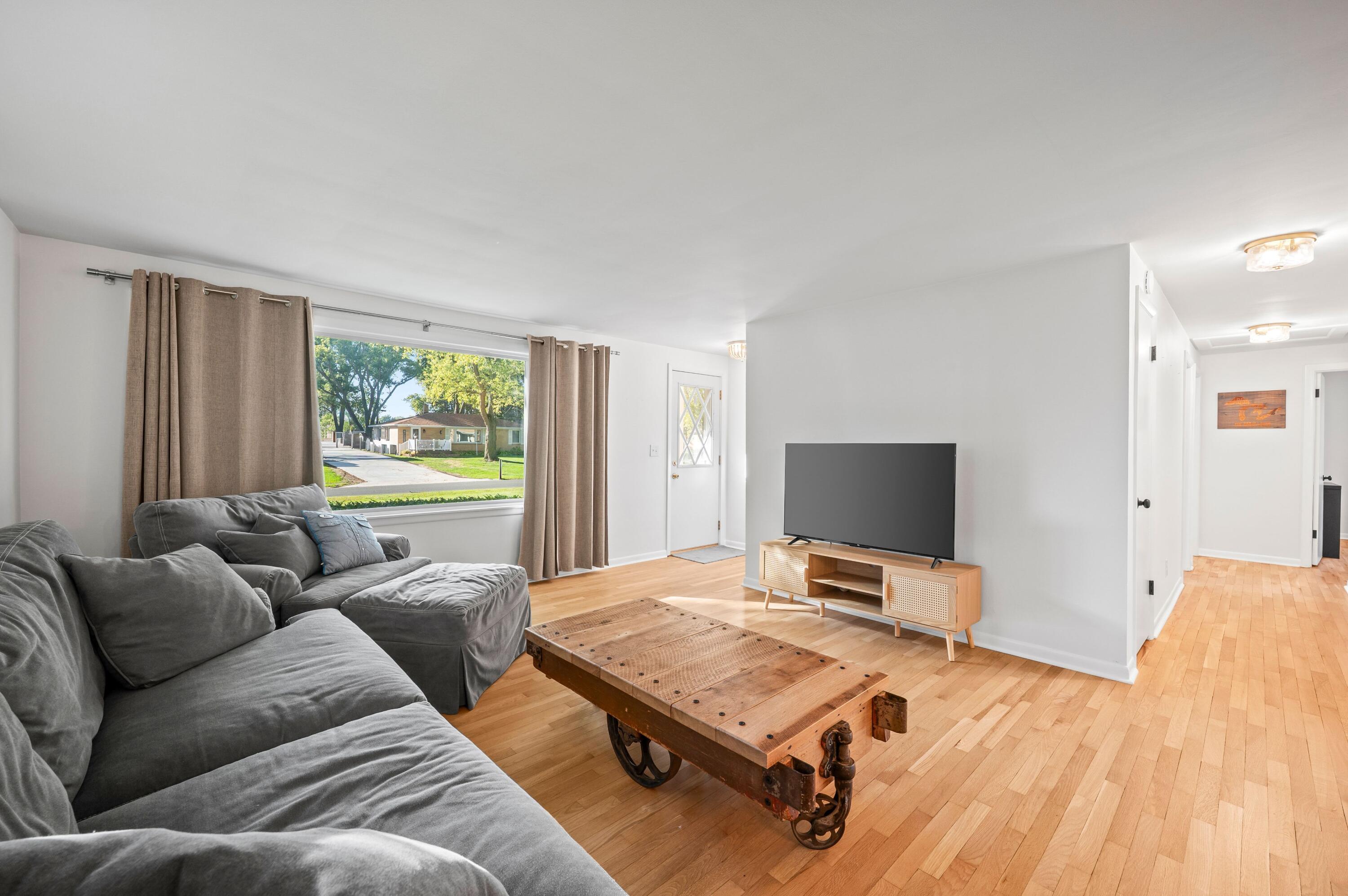 4031 Royal Curve