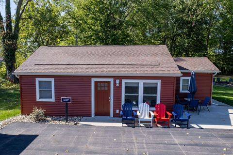 Photo of 5568 Paw Paw Lake Road, Coloma, MI 49038 (MLS # 25051880)